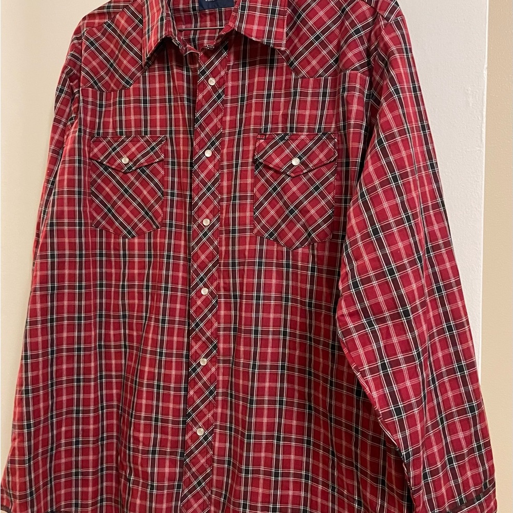 Wrangler Men's Red and Black Plaid Button Up Pearl Snap Western Shirt
